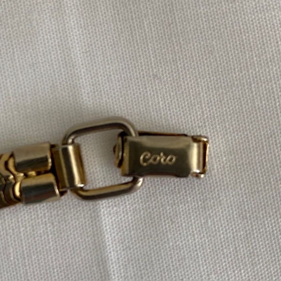 Vintage 1960's Signed CORO Gold Tone Rope Iconic Charm Bracelet - Picture 5 of 5